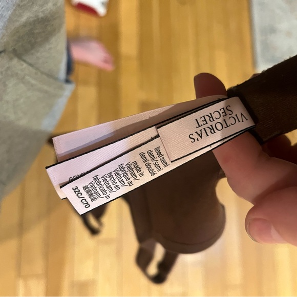 BRAND NEW VICTORA BRA - Picture 3 of 3